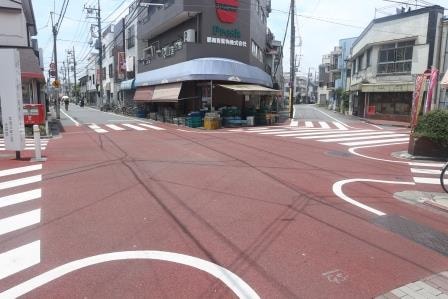 東京都大田区にある「七辻」の交差点は、多くの道路が集中する珍交差点だ！