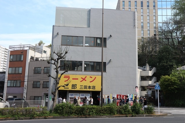 ラーメン二郎の歴史が詰まった「三田本店」でオヤジさんの雄姿を見た！
