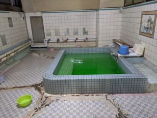 広島の因島には、昭和13年創業でバスクリン全開のレトロ銭湯「寿湯」がある！