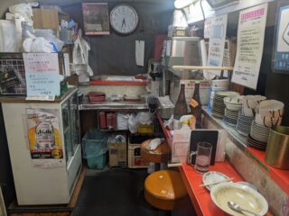 愛知県にある廃バス食堂「秀苑」で、麻婆丼と餃子を堪能！